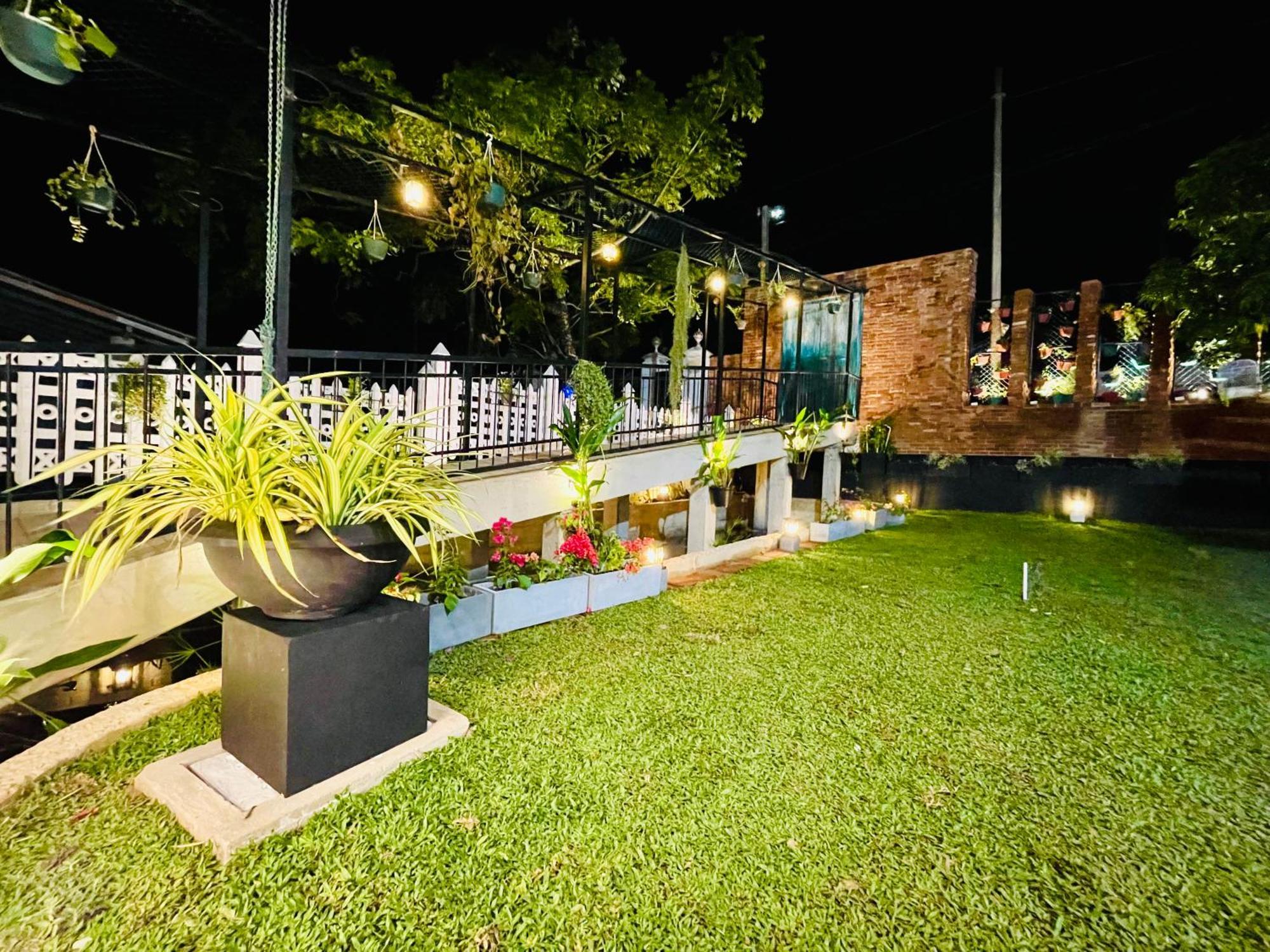 Ayur Ayur White Sail Villa Dalupotha Exterior foto